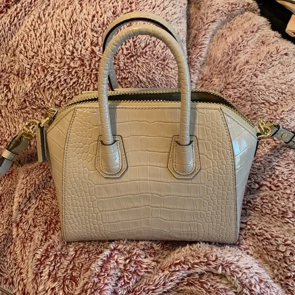 Givenchy Antigona mini bag in Dune - Picture 5 of 9